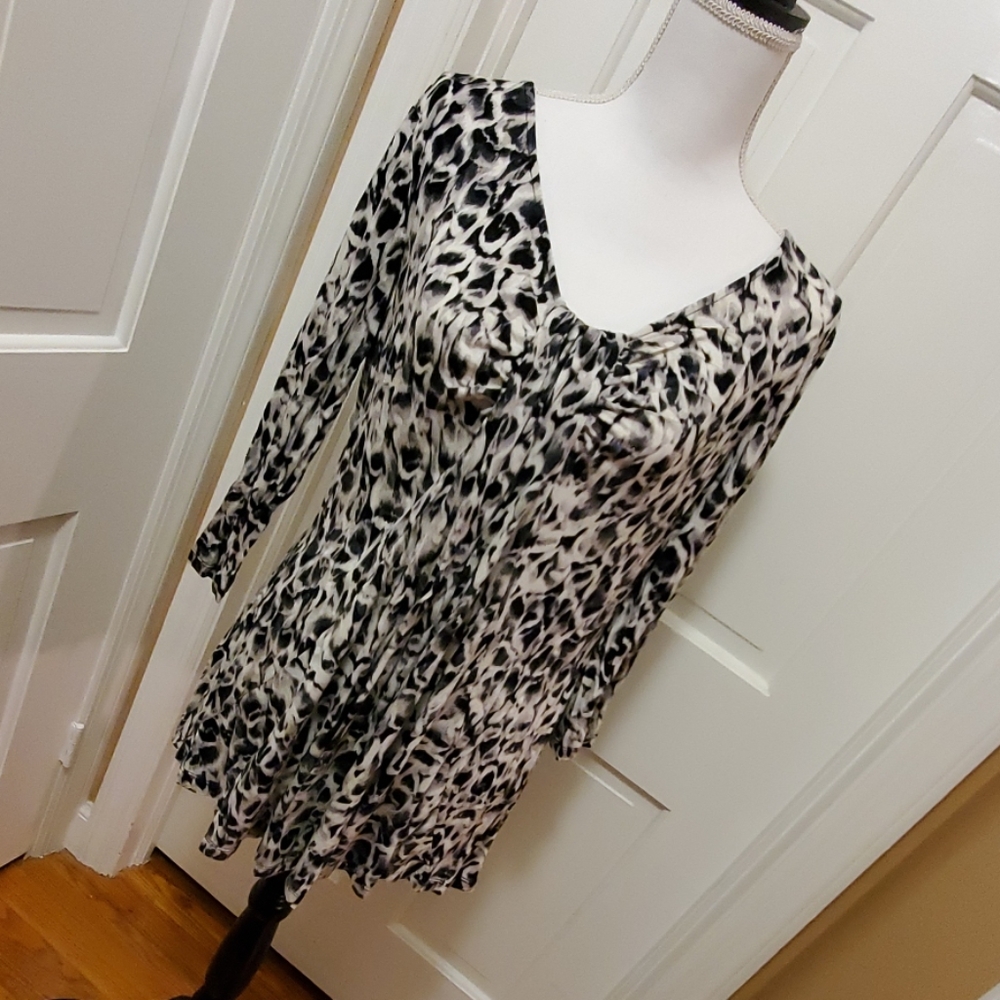 Rose & Olive black/white blouse = XL